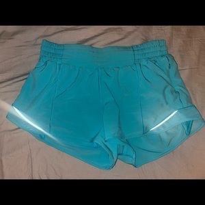 Lululemon Hottie Hot High Rise Lined Short 2.5”